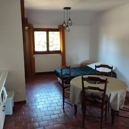 Appartement Dans Village Calme A 5 Min Des Lacs Mathaux Exterior foto