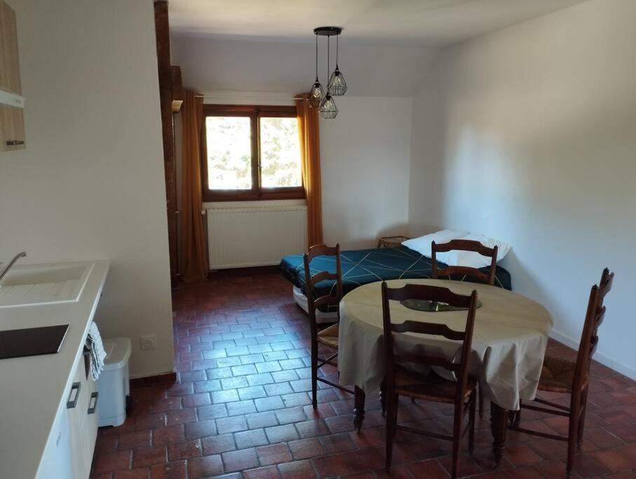 Appartement Dans Village Calme A 5 Min Des Lacs Mathaux Exterior foto
